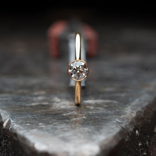 Brillantring 0,5 ct. in Zargenfassung und GIA Gutachten | 750 Gelbgold